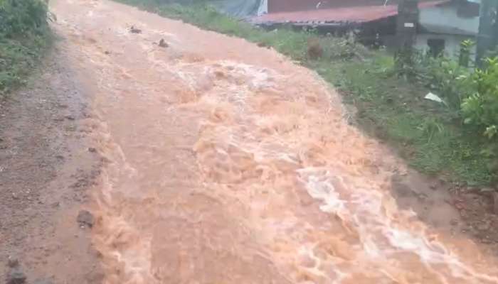 Heavy Rain Kerala: കനത്ത മഴയിൽ സംസ്ഥാനത്ത് വ്യാപക നാശനഷ്ടം; തോണിമറിഞ്ഞ് മത്സ്യത്തൊഴിലാളി മരിച്ചു, വീടുകൾ തകർന്നു