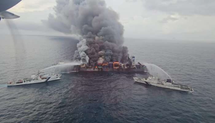 Cargo Ship Fire Outbreak: 157 കണ്ടെയ്‌നറുകളില്‍ അത്യന്തം അപകടരമായ വസ്തുക്കള്‍; കപ്പലില്‍ തീയും പൊട്ടിത്തെറികളും തുടരുന്നു