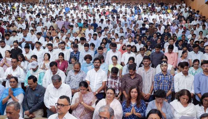 Ahmedabad Plane Crash: അഹമ്മദാബാദ് വിമാനാപകടം: മെഡിക്കൽ വിദ്യാർത്ഥികളുടേയും ഡോക്ടർമാരുടേയും കുടുംബങ്ങൾക്ക്  ആദ്യ സഹായമെത്തിച്ച്  ഡോ ഷംഷീർ വയലിൽ