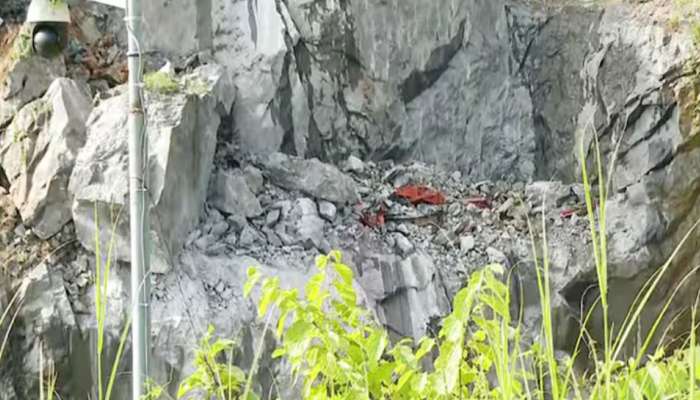 Konni Quarry Accident: കോന്നി പാറമട അപകടം: വീണ്ടും പാറ ഇടിഞ്ഞ് വീഴുന്നു, ദൗത്യസംഘം തൽകാലം പിന്മാറി 