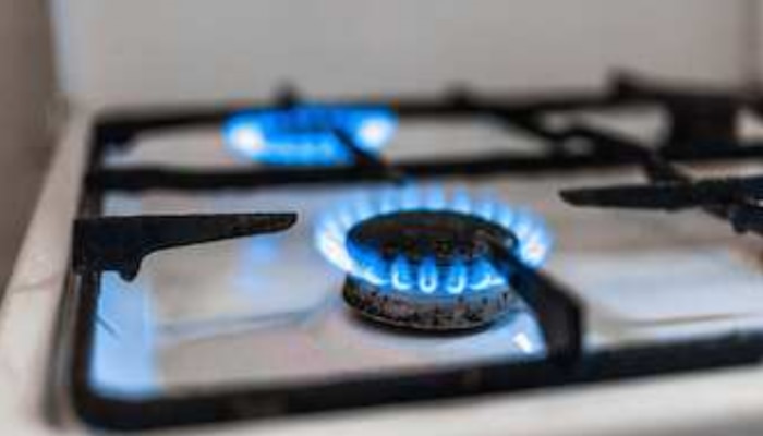 ​Gas Burner Cleaning Tips: ഗ്യാസ് ബർണറിലെ അഴുക്ക് എളുപ്പത്തിൽ കളയാം; ഈ ടിപ്സ് പരീക്ഷിച്ച് നോക്കൂ...