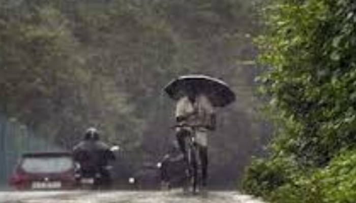 Kerala Rain Alert: സംസ്ഥാനത്ത് അതിതീവ്ര മഴ മുന്നറിയിപ്പ്; 4 ജില്ലകളിൽ റെഡ് അലർട്ട്, ശക്തമായ കാറ്റിനും സാധ്യത, മത്സ്യബന്ധനത്തിന് വിലക്ക്