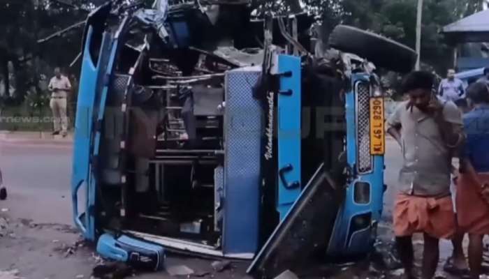 Bus Accident: തൃശൂര്‍-കുറ്റിപ്പുറം സംസ്ഥാനപാതയില്‍ ബസ് മറിഞ്ഞ് അപകടം; 17 പേര്‍ക്ക് പരിക്ക്