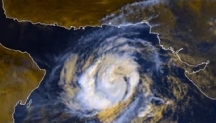 Cyclone Shakthi: ശക്തി ചുഴലിക്കാറ്റ് തീരത്തോട് അടുക്കുന്നു; അതിതീവ്ര മഴയ്ക്കും 100 കി.മീറ്റർ വേഗത്തിൽ കാറ്റിനും സാധ്യത, മൂന്നറിയിപ്പ് ഈ ജില്ലകളിൽ 