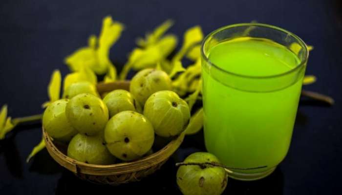 Health Benefits of Amla: വെറും വയറ്റിൽ നെല്ലിക്ക ജ്യൂസ് കുടിച്ചാൽ ശരീരത്തിന് എന്ത് സംഭവിക്കും? അറിയാം
