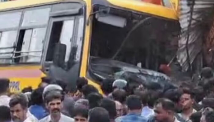 മലപ്പുറത്ത് സ്കൂള്‍ ബസ് കടയിലേക്ക് ഇടിച്ചു കയറി ഒരു മരണം; 12 പേര്‍ക്ക് പരിക്ക്, ഒരു വിദ്യാർത്ഥിയുടെ നില ​ഗുരുതരം