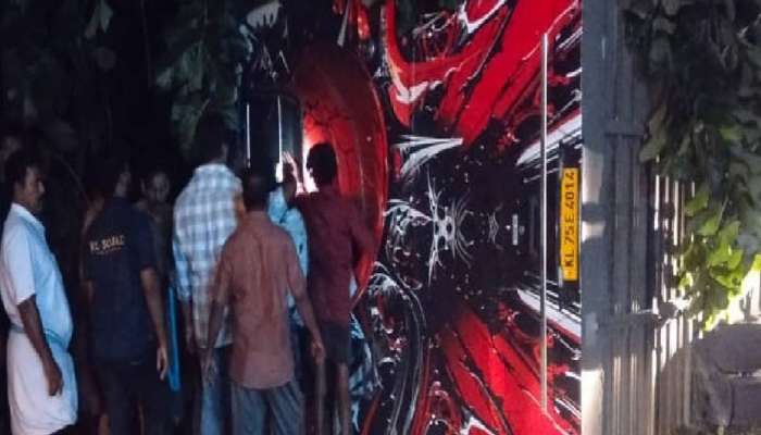 Kottayam Bus Accident: കോട്ടയത്ത് ടൂറിസ്റ്റ് ബസ് മറിഞ്ഞ് ഒരു മരണം; നിരവധി പേർക്ക് പരിക്ക്