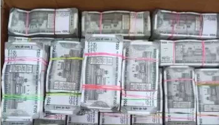 Kannur Crime: കണ്ണൂരിൽ വാഹനത്തിനുള്ളിൽ അനധികൃതമായി ഒളിപ്പിച്ച നിലയിൽ 80 ലക്ഷം രൂപ പിടികൂടി