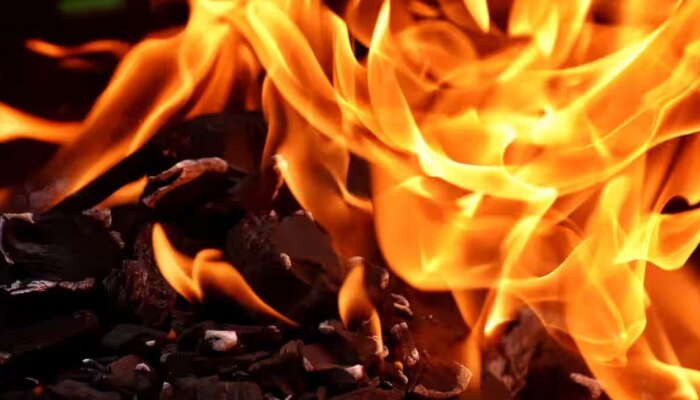 Thrissur Railway Station Fire: തൃശൂര്‍ റെയില്‍വേ സ്‌റ്റേഷനിലെ പാർക്കിം​ഗ് സ്ലോട്ടിൽ വന്‍ തീപിടിത്തം; നിരവധി ബൈക്കുകൾ കത്തിനശിച്ചു