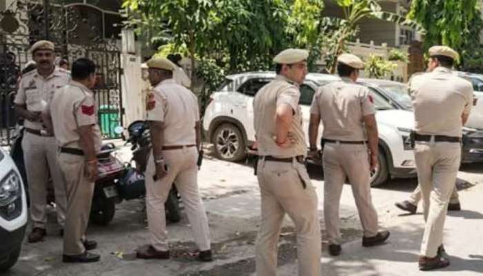 Delhi Horror News: സിവിൽ സർവീസ് ഉദ്യോ​ഗസ്ഥന്റെ മകൾ വീട്ടിൽ കൊല്ലപ്പെട്ട നിലയിൽ; കൊലപ്പെടുത്തിയത് മുൻ ജോലിക്കാരനെന്ന് നി​ഗമനം
